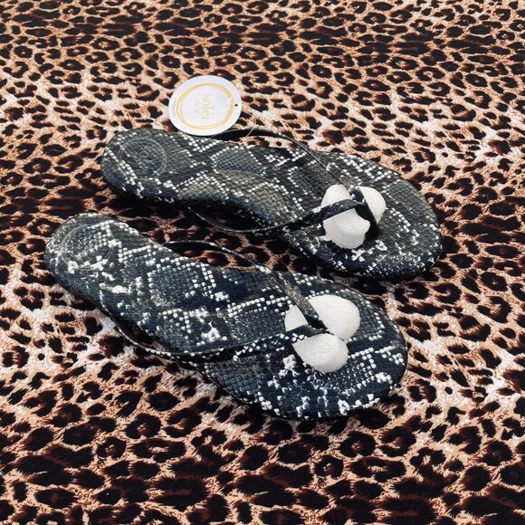 brand new ~ snake print flip flops - Picture 7 of 7